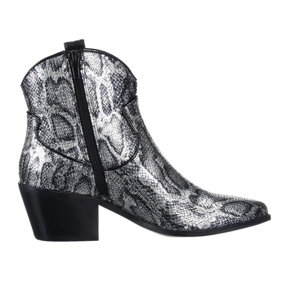🛍️ sold 🛍️ BETSEY JOHNSON lucki western booties size 6.5 in silver snake sequin - Picture 4 of 5